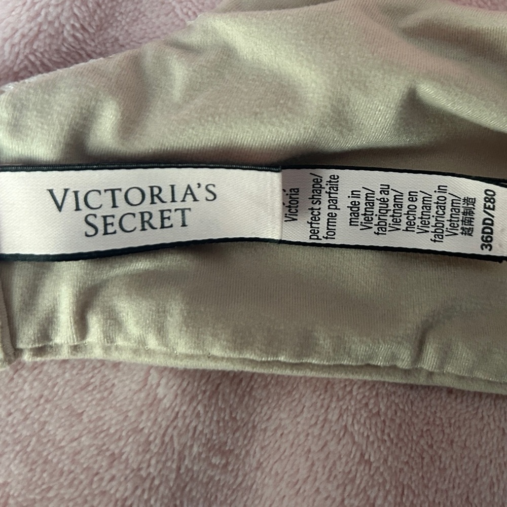Victoria's Secret Lace Bra in Cream - Picture 3 of 3
